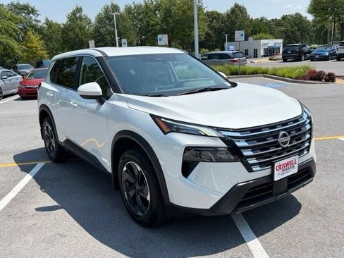 Certified 2025 Nissan Rogue SV AWD/4WD image 2