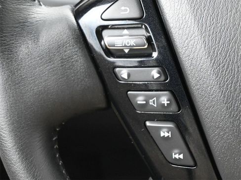 Used 2024 Nissan Armada SL w/ Captain's Chairs Package image 8