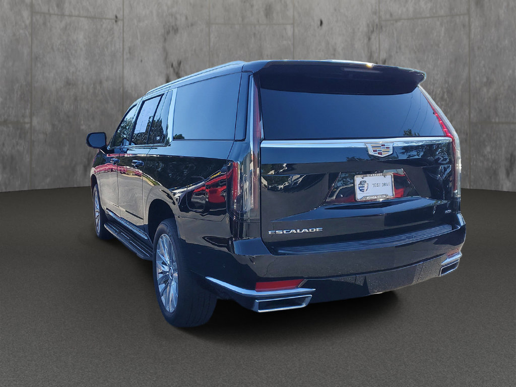 Used 2023 Cadillac Escalade ESV Premium Luxury AWD/4WD image 4