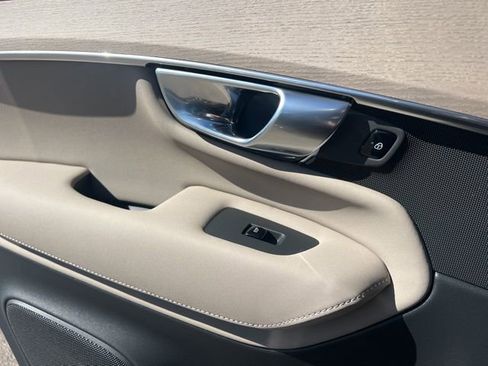 New 2026 Volvo XC90 B6 Plus w/ Protection Package Premier image 25