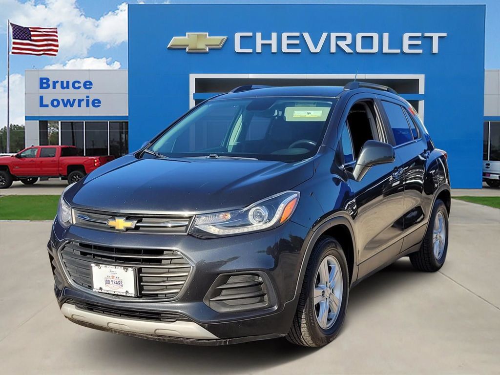 Used 2019 Chevrolet Trax LT w/ LT Convenience Package FWD image 1