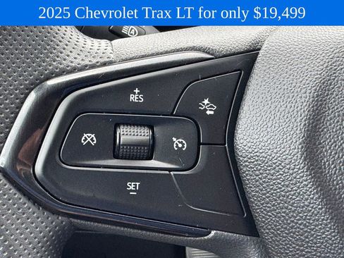 Used 2025 Chevrolet Trax LT FWD image 19