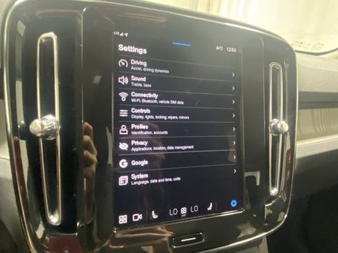 Used 2025 Volvo XC40 B5 Plus image 20