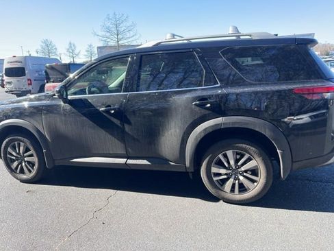 Used 2025 Nissan Pathfinder SL image 8