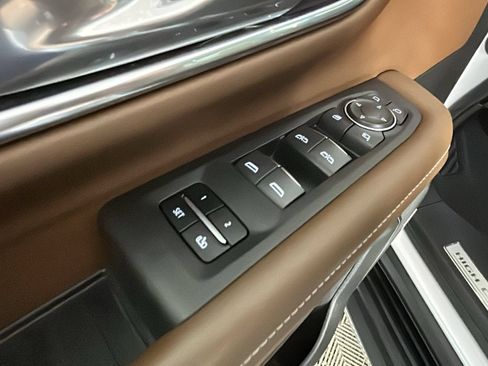 Used 2023 Chevrolet Tahoe High Country AWD/4WD image 13