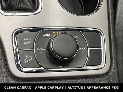 Used 2022 Jeep Grand Cherokee Laredo X AWD/4WD image 17