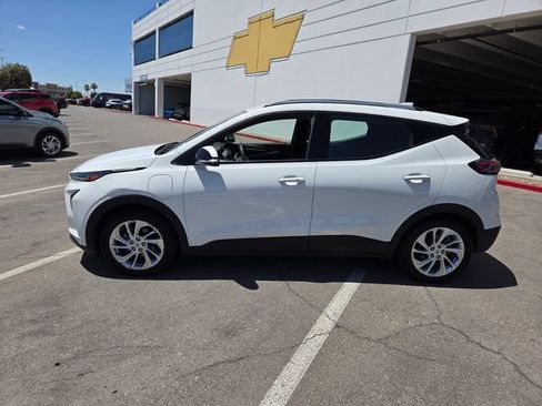 Certified 2022 Chevrolet Bolt EUV LT FWD image 3