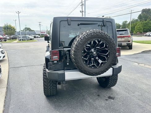 Used 2015 Jeep Wrangler Unlimited Sahara w/ Connectivity Group AWD/4WD image 5