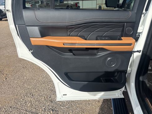 Used 2023 Ford Expedition Platinum image 33
