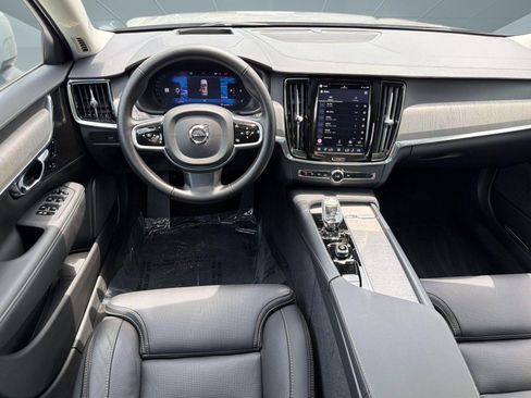 Certified 2025 Volvo V90 B6 Cross Country Ultra AWD/4WD image 28