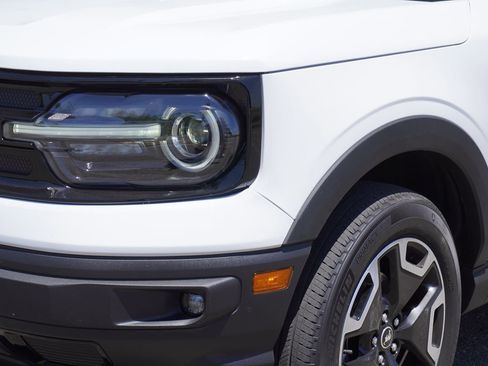 Used 2022 Ford Bronco Sport Outer Banks w/ Tech Package AWD/4WD image 2