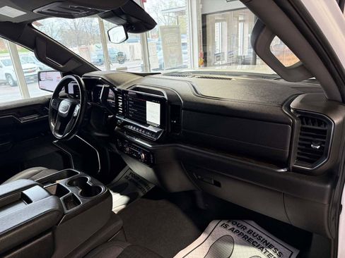 Used 2024 GMC Sierra 1500 SLE image 40