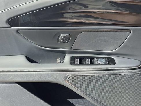 Certified 2025 Lincoln Nautilus Premier w/ Jet Appearance Package AWD/4WD image 16