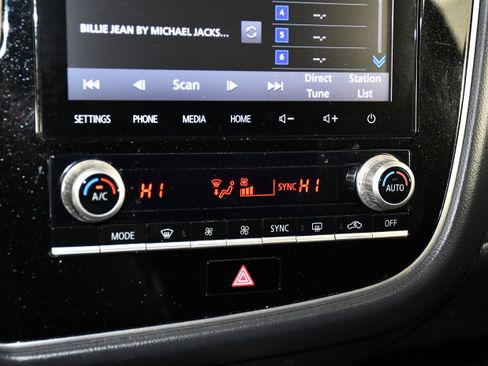 Used 2020 Mitsubishi Outlander SEL AWD/4WD image 28