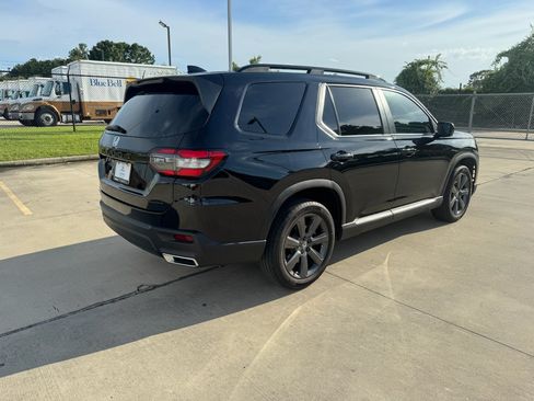 Certified 2025 Honda Pilot Sport image 8