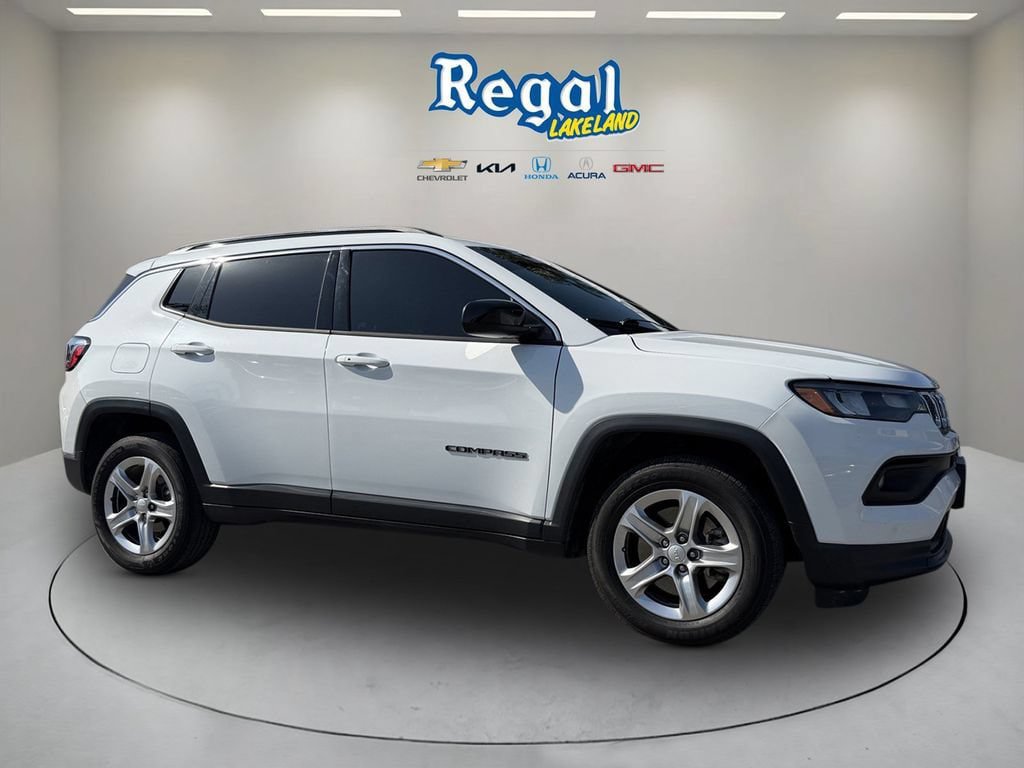 Used 2023 Jeep Compass Latitude AWD/4WD image 1