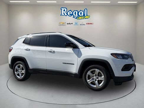 Used 2023 Jeep Compass Latitude AWD/4WD image 1