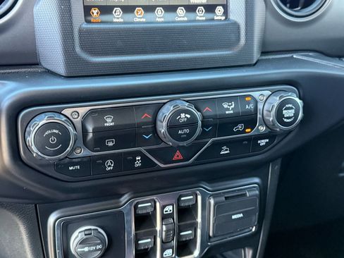 Used 2021 Jeep Wrangler Unlimited Sport image 23