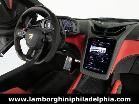 Used 2024 Lamborghini Revuelto image 33
