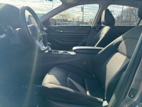 Used 2025 Nissan Altima 2.5 SV image 21