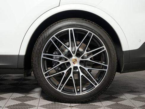Certified 2024 Porsche Cayenne Coupe AWD/4WD image 14