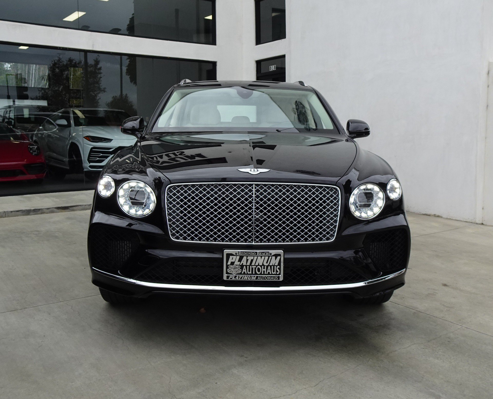 Used 2023 Bentley Bentayga Plug-In Hybrid AWD/4WD image 2