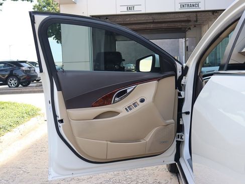 Used 2012 Buick LaCrosse Touring image 27