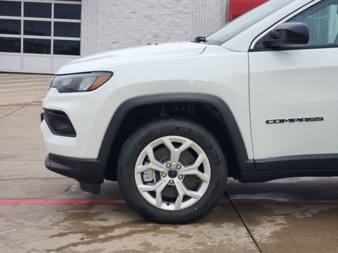 New 2026 Jeep Compass Latitude image 10