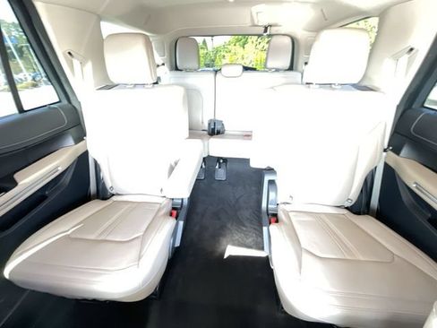 Used 2023 Ford Expedition Limited RWD image 17