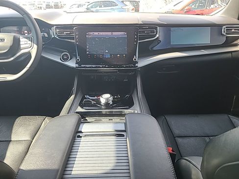 Used 2023 Jeep Wagoneer Series II image 8