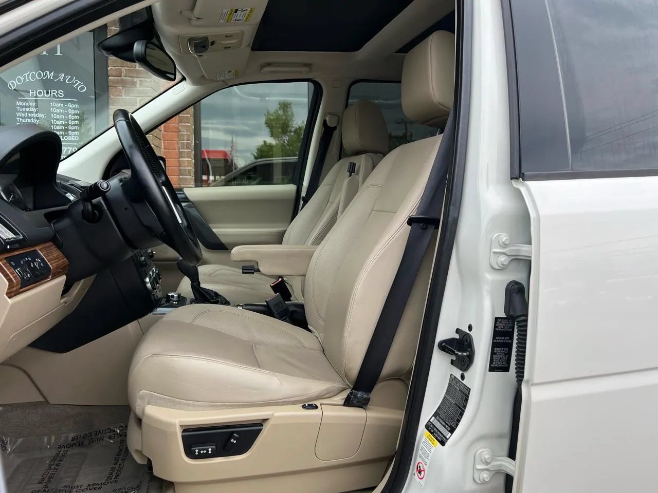 Used 2010 Land Rover LR2 HSE AWD/4WD image 30