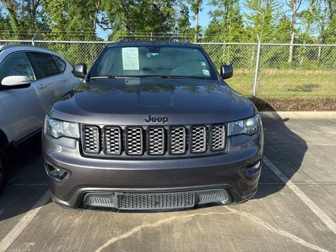 Used 2019 Jeep Grand Cherokee Altitude image 2