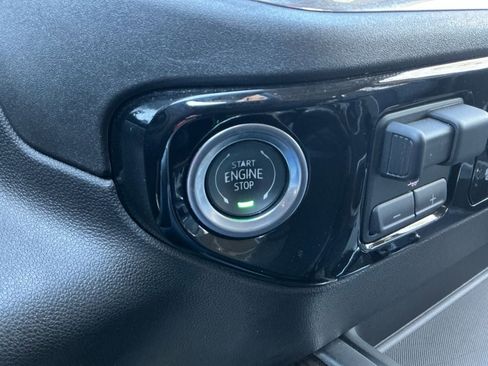 Used 2025 Chevrolet Silverado 2500 LT w/ Z71 Chrome Sport Edition image 20