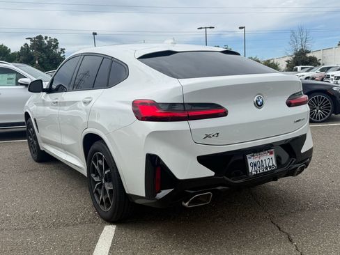 Used 2024 BMW X4 xDrive30i w/ Premium Package image 3
