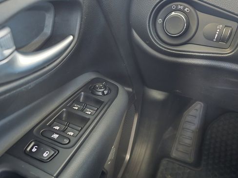 Used 2022 Jeep Renegade Sport w/ Sport Appearance Group image 14