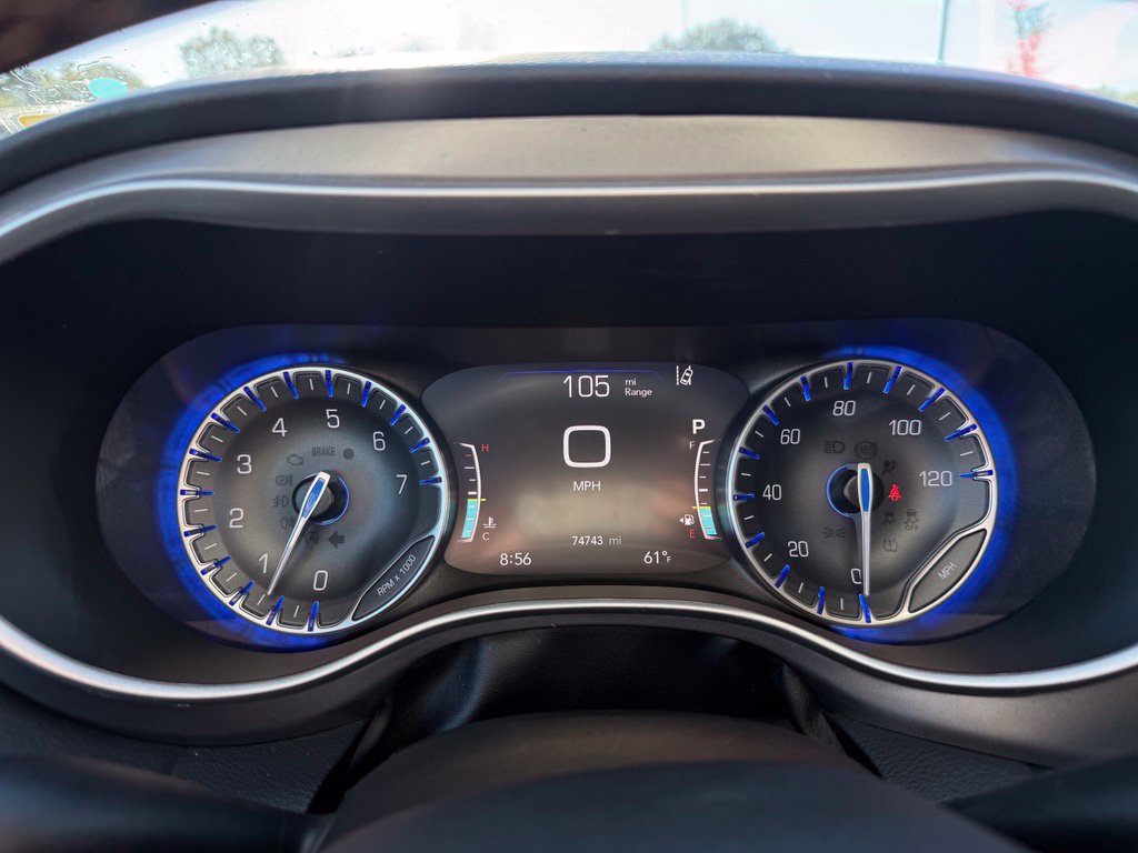 Used 2023 Chrysler Pacifica Touring-L FWD image 15