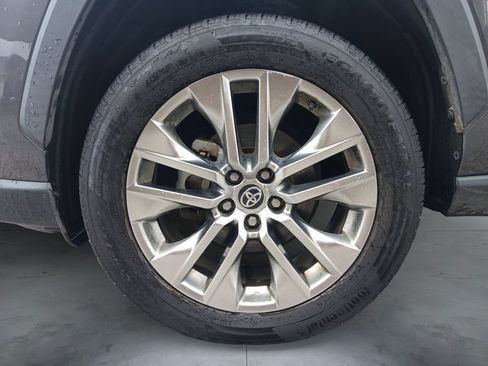 Used 2021 Toyota RAV4 XLE Premium FWD image 14