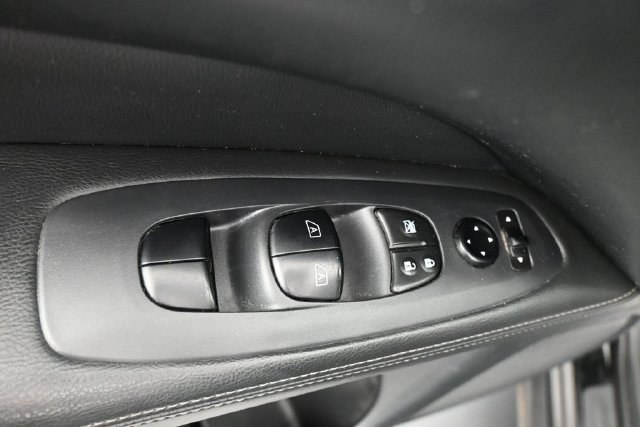 Used 2020 Nissan Pathfinder SV FWD image 10