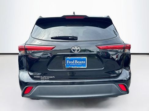 Used 2023 Toyota Highlander L AWD/4WD image 7