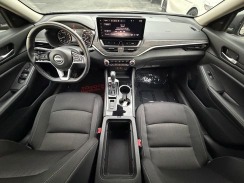 Used 2024 Nissan Altima 2.5 SV w/ SV Premium Package image 18