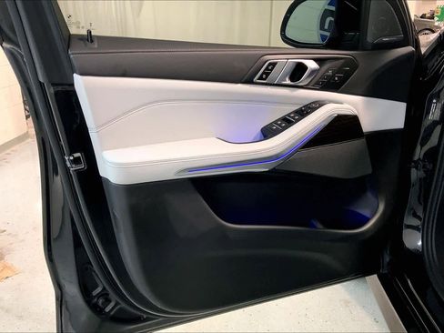 Certified 2024 BMW X5 xDrive40i w/ M Sport Package image 21