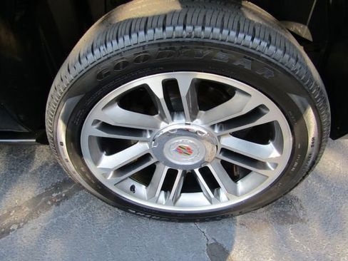 Used 2013 Cadillac Escalade ESV Premium image 16