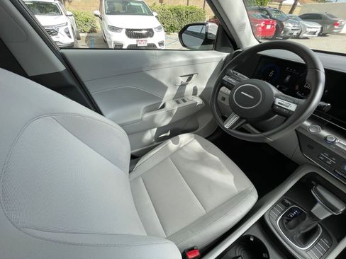 Used 2025 Hyundai Kona SEL image 34