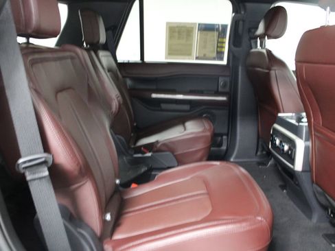 Used 2024 Ford Expedition Limited image 31