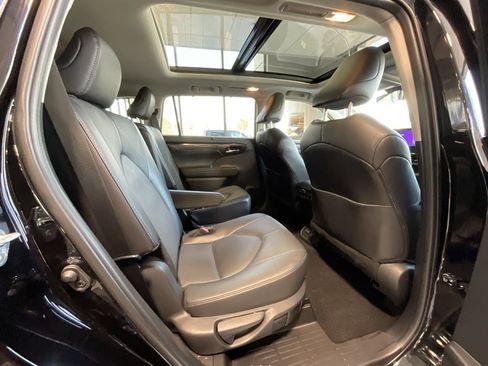 Used 2024 Toyota Highlander Platinum image 20