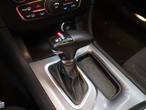 Used 2023 Dodge Charger SXT image 18