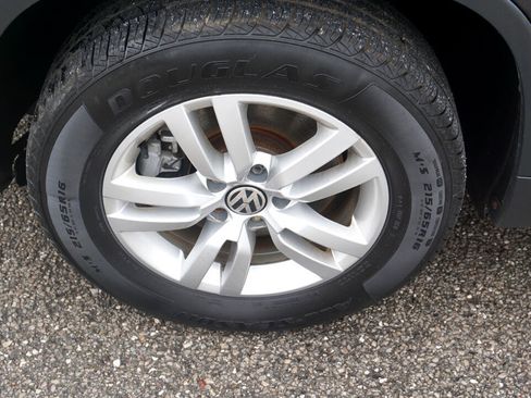 Used 2016 Volkswagen Tiguan S image 37