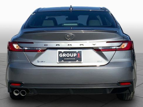 Used 2025 Toyota Camry SE image 5