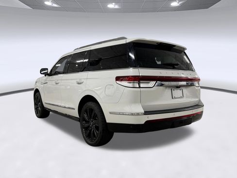 Used 2023 Lincoln Navigator Reserve AWD/4WD image 3