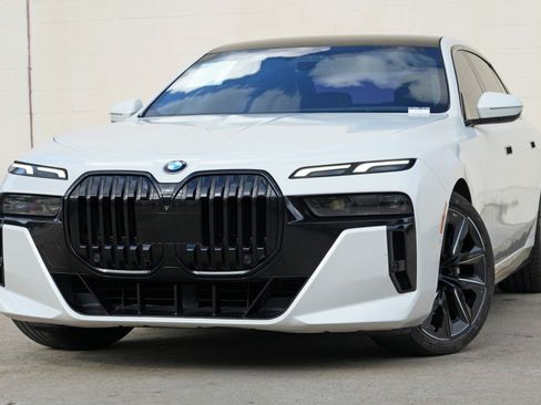 Used 2023 BMW 740i RWD image 3